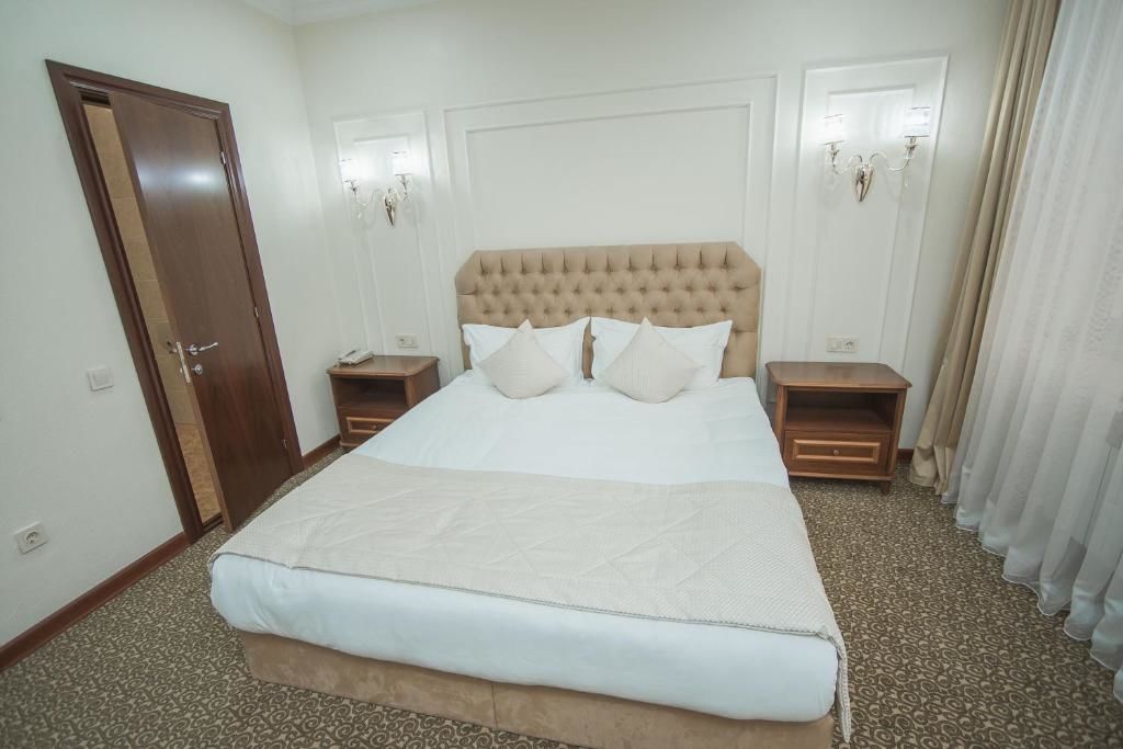 Отель Plaza Hotel Almaty Алматы-50