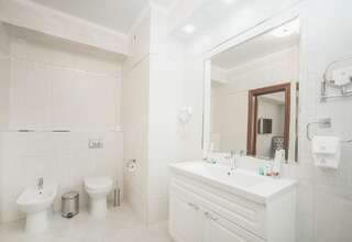 Отель Plaza Hotel Almaty Алматы Люкс-2