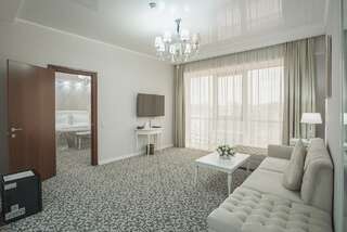 Отель Plaza Hotel Almaty Алматы Люкс-4