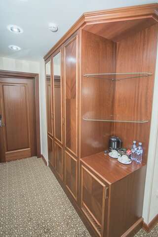 Отель Plaza Hotel Almaty Алматы Стандартный двухместный номер с 1 кроватью-4