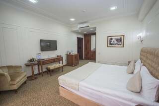 Отель Plaza Hotel Almaty Алматы Номер Делюкс-1